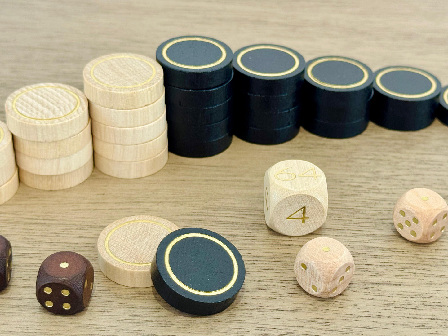 Dames – Jeu en bois 23 mm, avec accents dorés