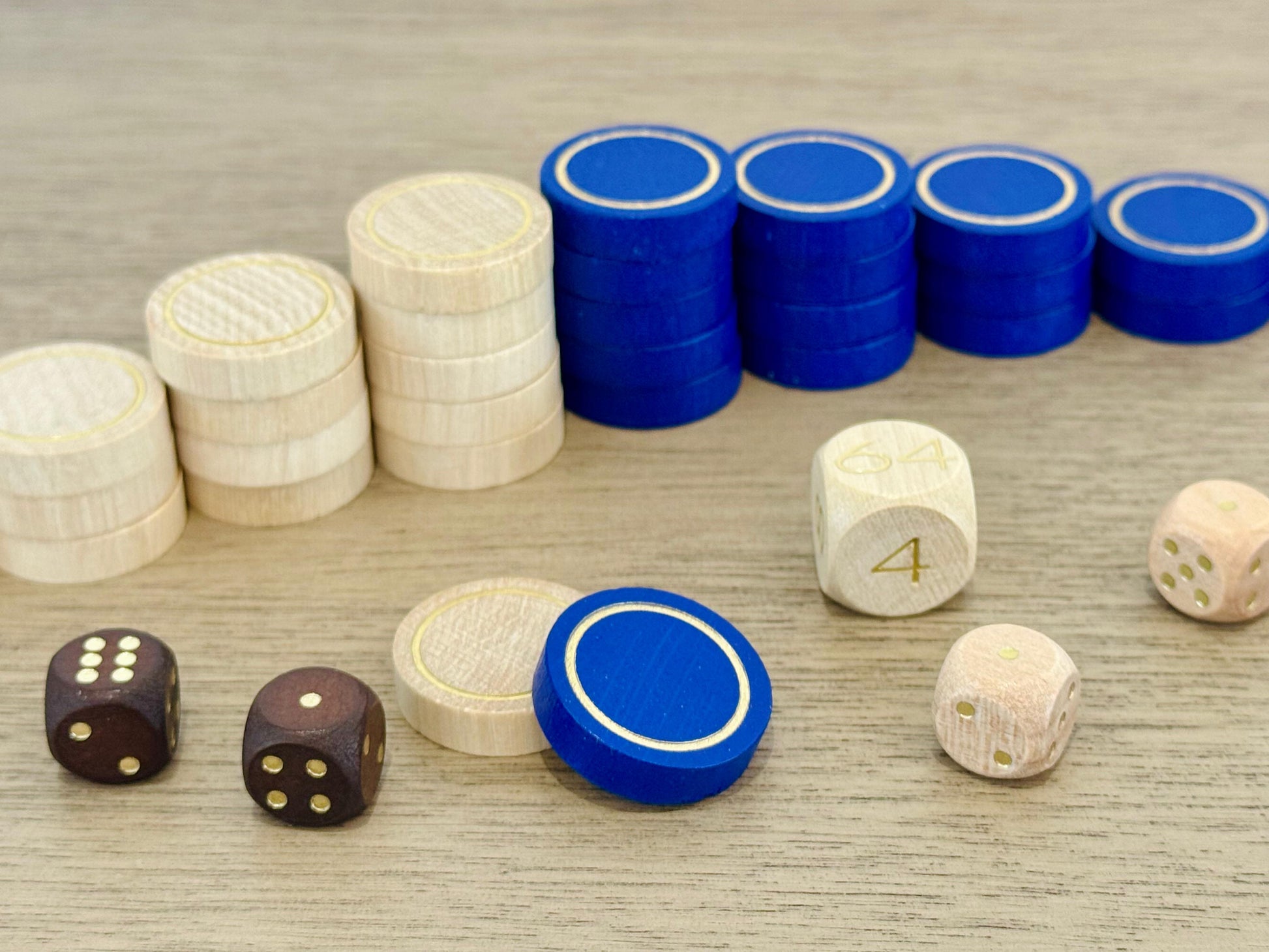 Leather craftsmanship and material details of the MELIA backgammon set