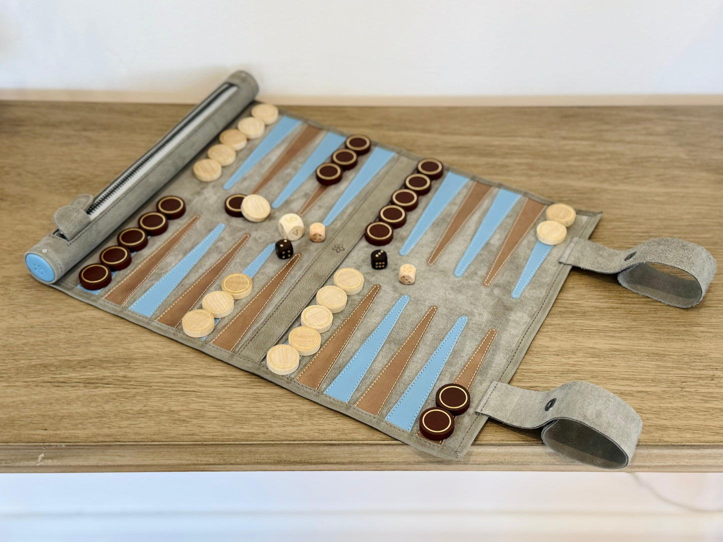 MELIA Champagne roll-up backgammon set with wooden playing pieces