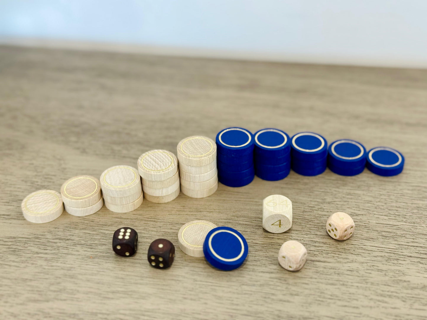 Leather craftsmanship and material details of the MELIA backgammon set
