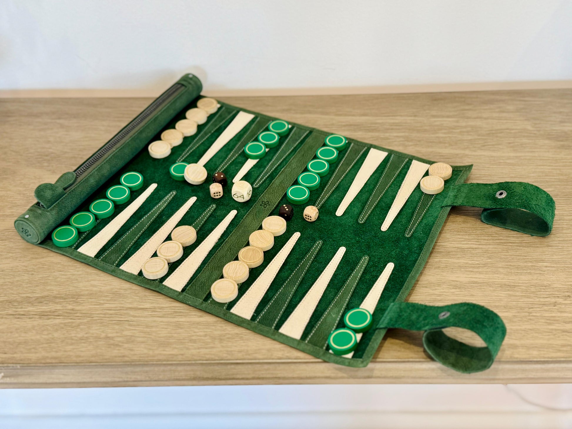 Open MELIA Celtics green leather backgammon with green and cream playing pieces