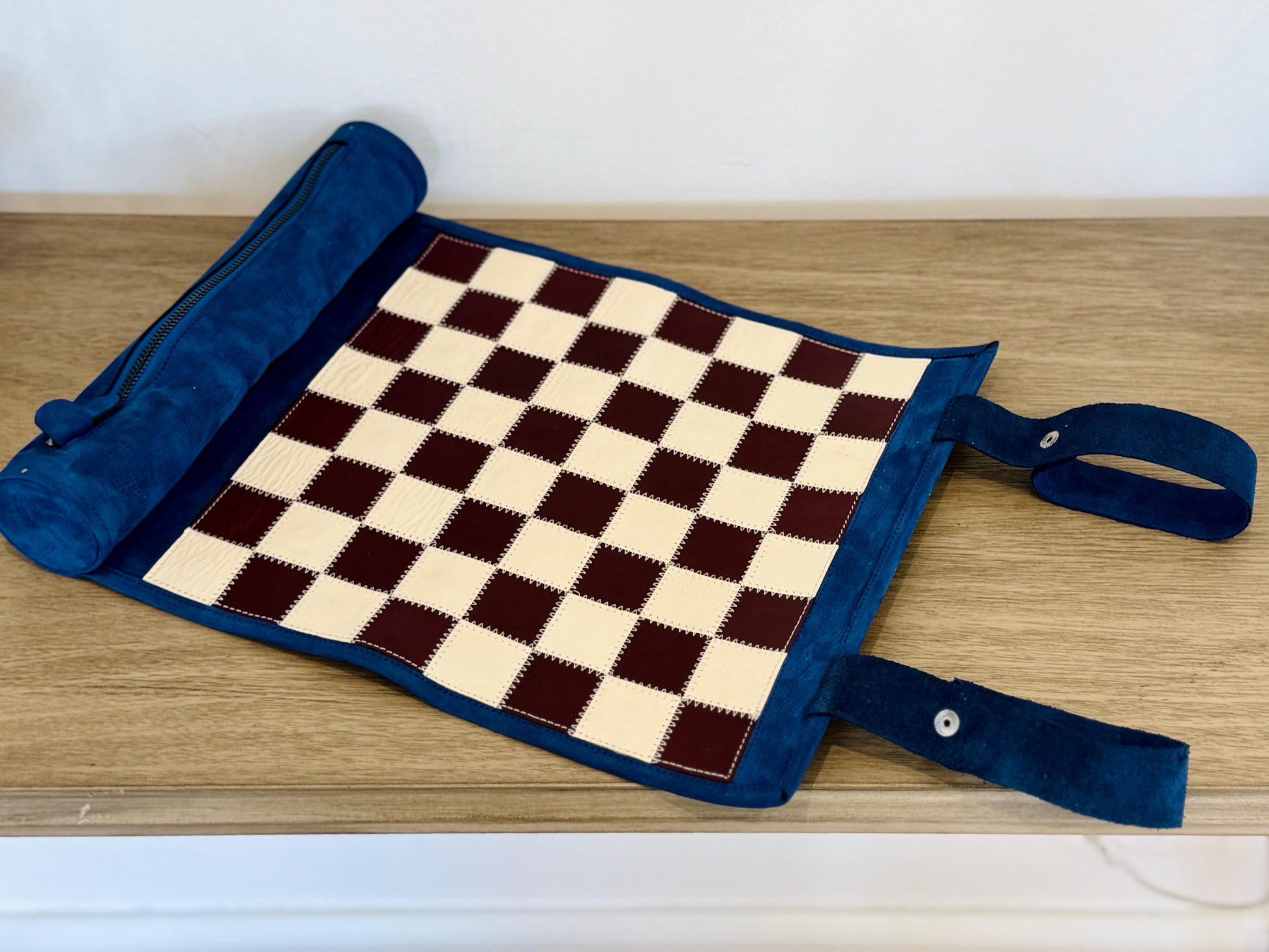 Roll-up leather chess board in premium blue nubuck